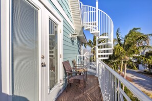 Property grounds - Blue Water View- 6 bedrooms with amazing rooftop deck and private heated pool (Holmes Beach)