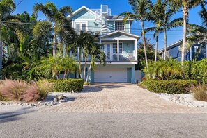 Exterior - Blue Water View- 6 bedrooms with amazing rooftop deck and private heated pool (Holmes Beach)