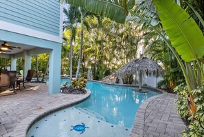 A heated pool - Blue Water View- 6 bedrooms with amazing rooftop deck and private heated pool (Holmes Beach)