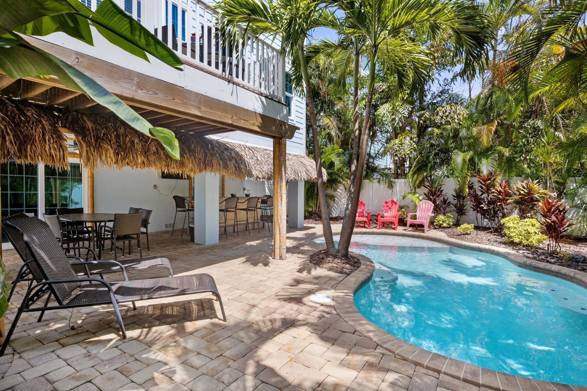Island Retreat- Stunning 4 bedroom with private heated pool and walk to beach 