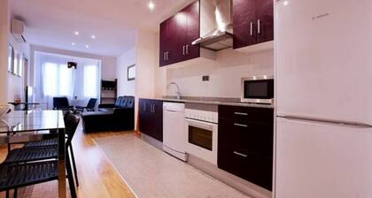 Large apartment near the beach-Marina