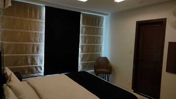 7 bedrooms, iron/ironing board, free WiFi, bed sheets