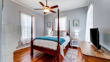 2 bedrooms, iron/ironing board, travel cot, free WiFi