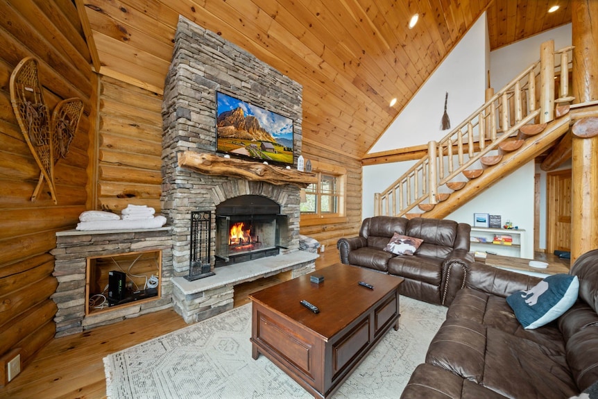 A-frame Cabin With Long Range Mountain Views - Beech Mountain, NC