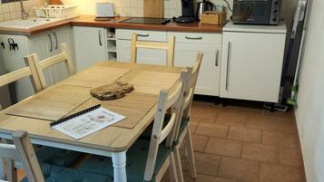 雪櫃、微波爐、焗爐、爐具