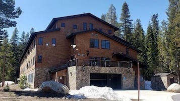 Condo, 2 Bedrooms | Exterior