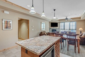 Private kitchen - Winter Or Summer - Vacation Time Is Golden At Silver Mountain Condo 202 2 Bedroom Condo by Redawning (Arnold)