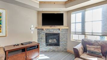Condo, 2 Bedrooms | Living room | Smart TV, fireplace