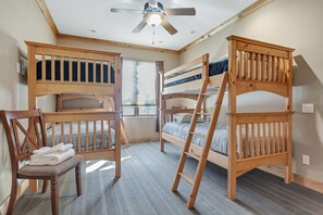 2 bedrooms, free WiFi - Winter Or Summer - Vacation Time Is Golden At Silver Mountain Condo 202 2 Bedroom Condo by Redawning (Arnold)