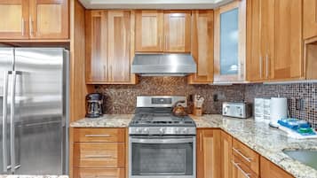 Condo, 2 Bedrooms | Private kitchen | Fridge, oven, coffee/tea maker, toaster