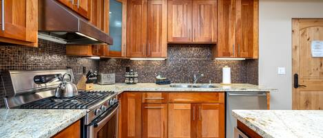 Condo, 2 Bedrooms | Private kitchen | Fridge, oven, coffee/tea maker, toaster