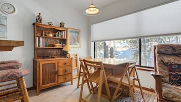 ุดูุฉ - ุบุฑูุชุง ููู
| ุชูุงูู ุงูุทุนุงู