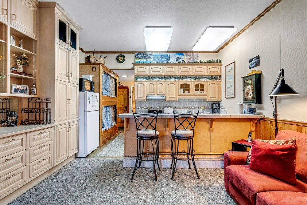 Cozy Condo in the Heart of BV - Condo Bear #104 1 Bedroom Condo by Redawning