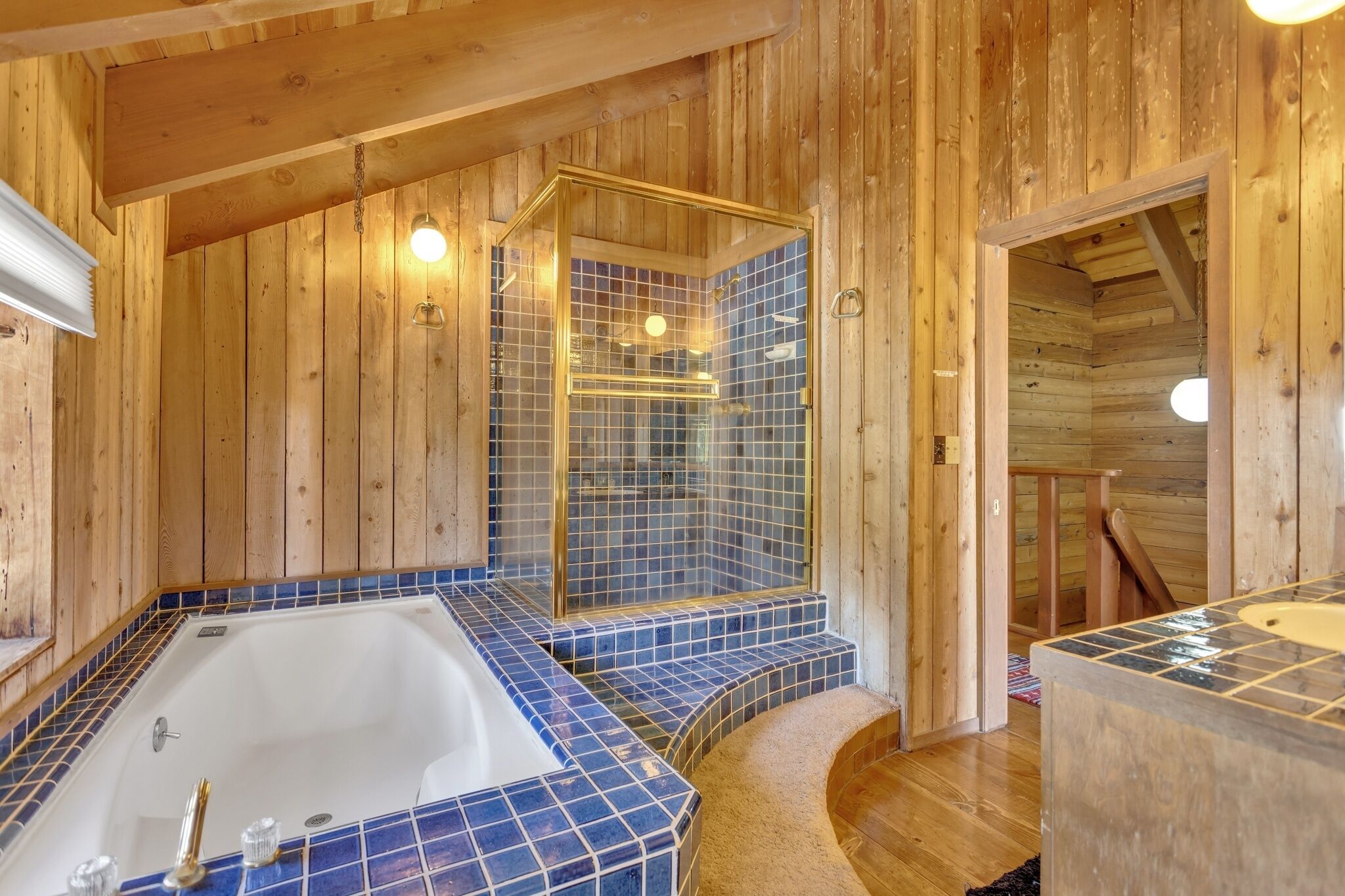 3 Story Cabin Overlooking Lake - Home #318 6 Bedroom Home by Redawning