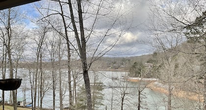 Lakefront Vacation Home, Covered Dock, Located in Big Creek