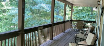 Lakefront Vacation Home, Covered Dock, Located in Big Creek