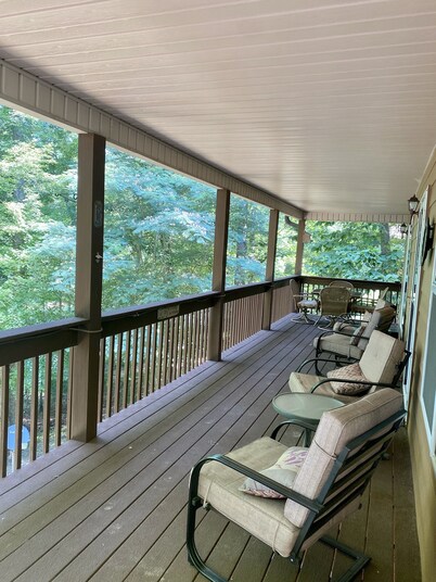 Lakefront Vacation Home, Covered Dock, Located in Big Creek