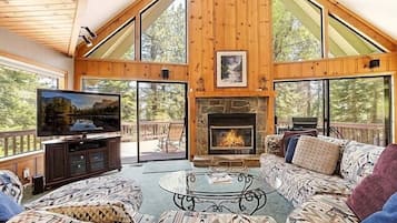 House, 3 Bedrooms | Living room