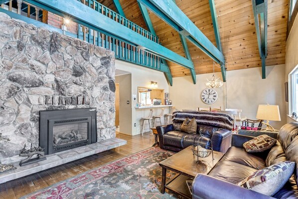 House, 3 Bedrooms | Living room | Smart TV - Multi-Family Cabin in Great Location! - Home #183 by Bear Valley Vacation Rentals (Arnold)