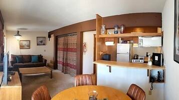 Condo, 2 Bedrooms | Private kitchen | Fridge, oven, coffee/tea maker, toaster