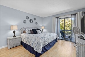 2 Schlafzimmer, Schreibtisch, Bügeleisen/Bügelbrett, Reisekinderbett