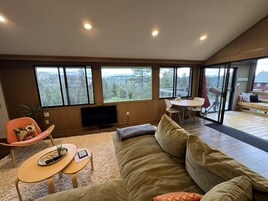 Apartment, 3 Bedrooms | Living area | Smart TV