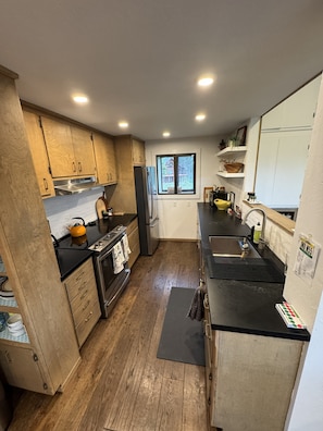 Apartment, 3 Bedrooms | Private kitchen | Coffee/tea maker, fridge, oven, toaster