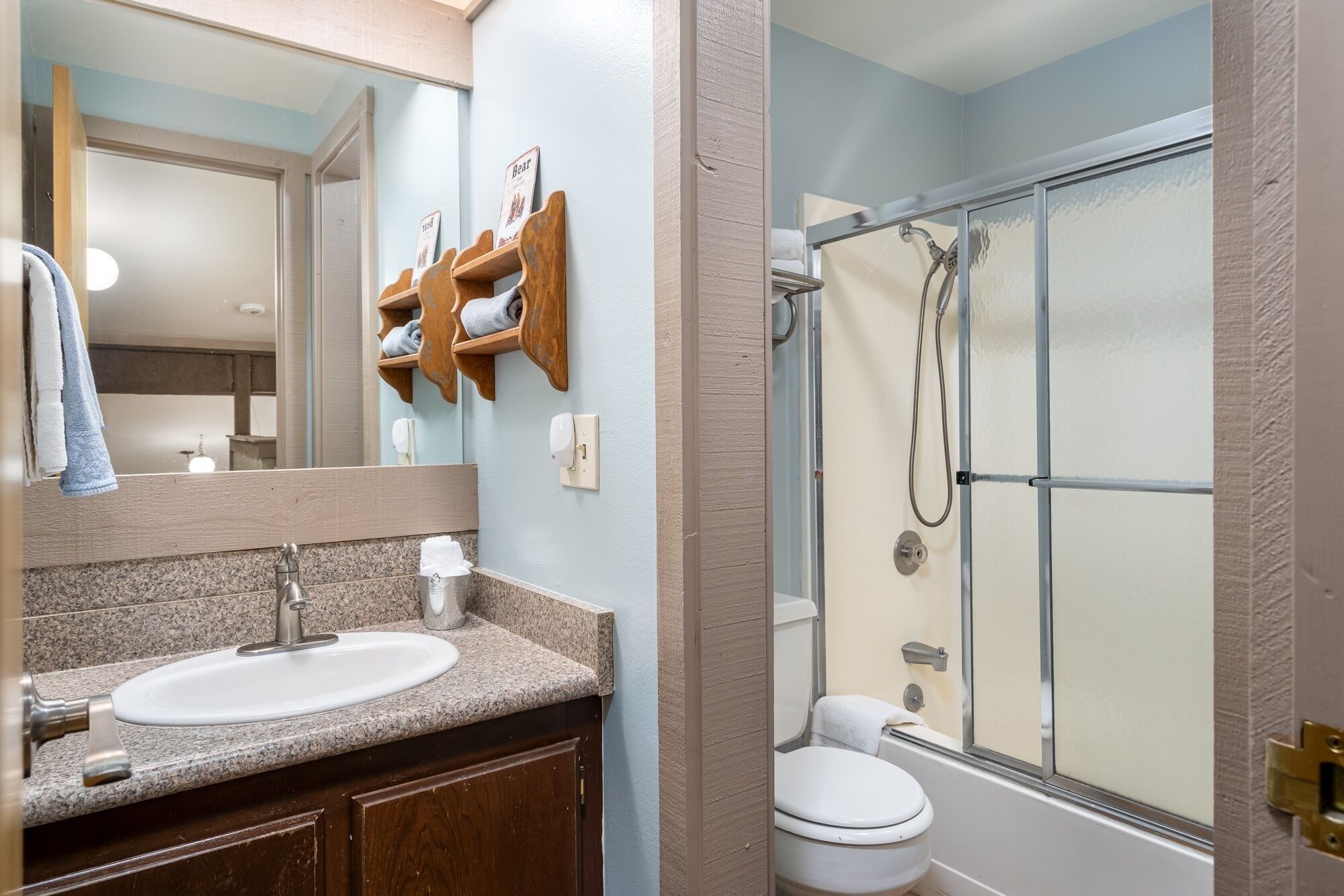 Dog Friendly Studio, Sleeps 4! - Creekside #92 1 Bedroom Condo by RedAwning