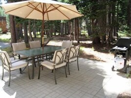 Condo, 2 Bedrooms | Property grounds