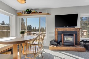 Condo, 2 Bedrooms | Dining