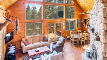 House, 3 Bedrooms | Living room | Flat-screen TV, fireplace