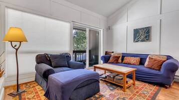 ุดูุฉ - ุบุฑูุชุง ููู
| ุบุฑูุฉ ุงูู
ุนูุดุฉ | ุชููุฒููู ุฐููุ ุฎุฏู
ุงุช ุจุซ