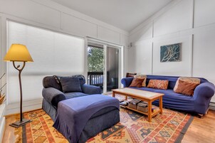 公寓式客房, 2 间卧室 | 客厅 | 智能电视、流媒体服务