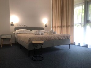 舒適客房 | 高級寢具、羽絨被、特厚豪華床墊、迷你吧