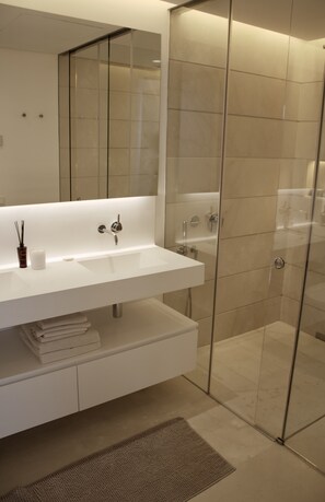 Shower - Luxury apartment with beautiful views! (Marbella)