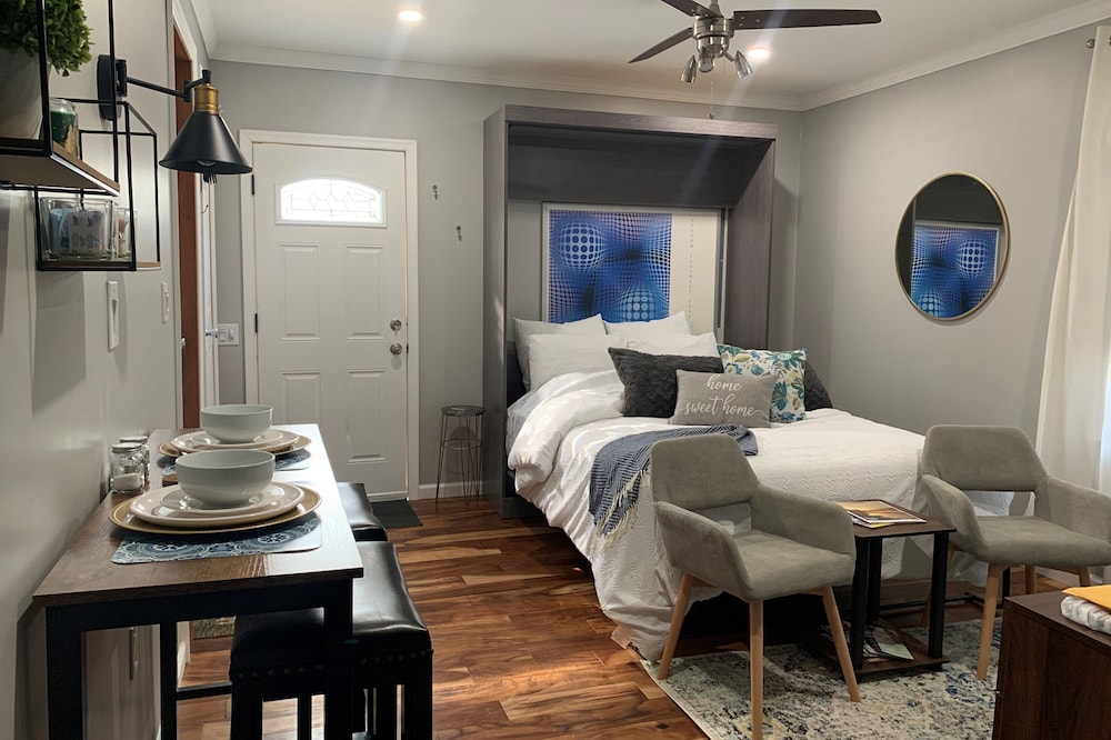 Sandy's Sweet Suite (Private & Complete Studio)