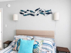 2 bedrooms, iron/ironing board, WiFi, bed sheets - Short Walk to Beach and Boardwalk with a Pool (Ocean City)