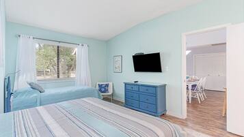 3 bedrooms, desk, iron/ironing board, travel crib