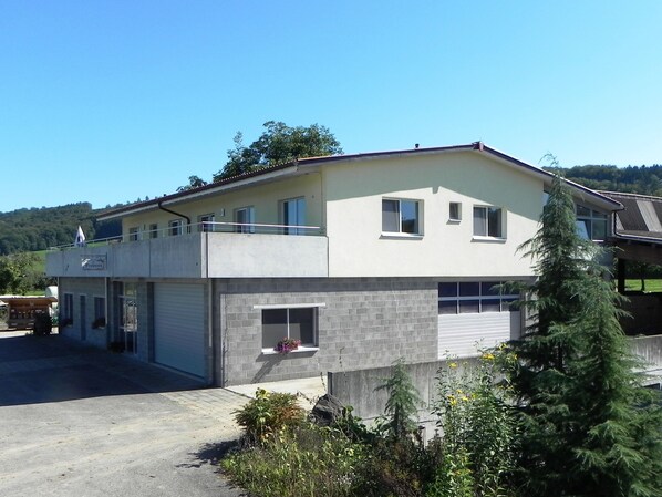 Exterior - large barrier-free holiday flat on a farm (Eschenz)