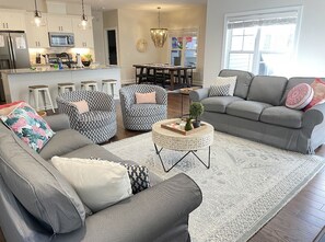 Smart TV, books - The 19th Hole: Sleeps 10. Pool Table, Fire Pit (Pinehurst)