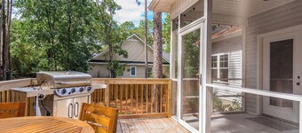The 19th Hole: Sleeps 10. Pool Table, Fire Pit