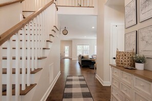 Interior - The 19th Hole: Sleeps 10. Pool Table, Fire Pit (Pinehurst)