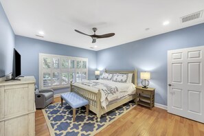 4 habitaciones, tabla de planchar con plancha, wifi y ropa de cama