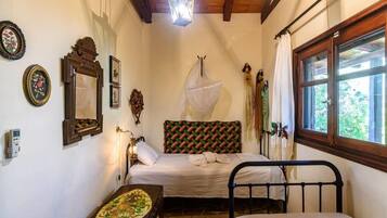 4 makuuhuonetta, silitysrauta/-lauta, vauvan matkasänky, Wi-Fi