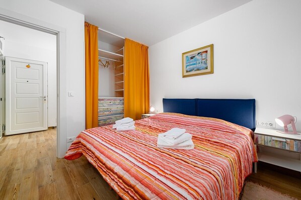 1 bedroom, WiFi, bed sheets