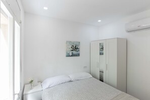 4 室のベッドルーム、デスク、旅行用ベビーベッド、WiFi (無料)