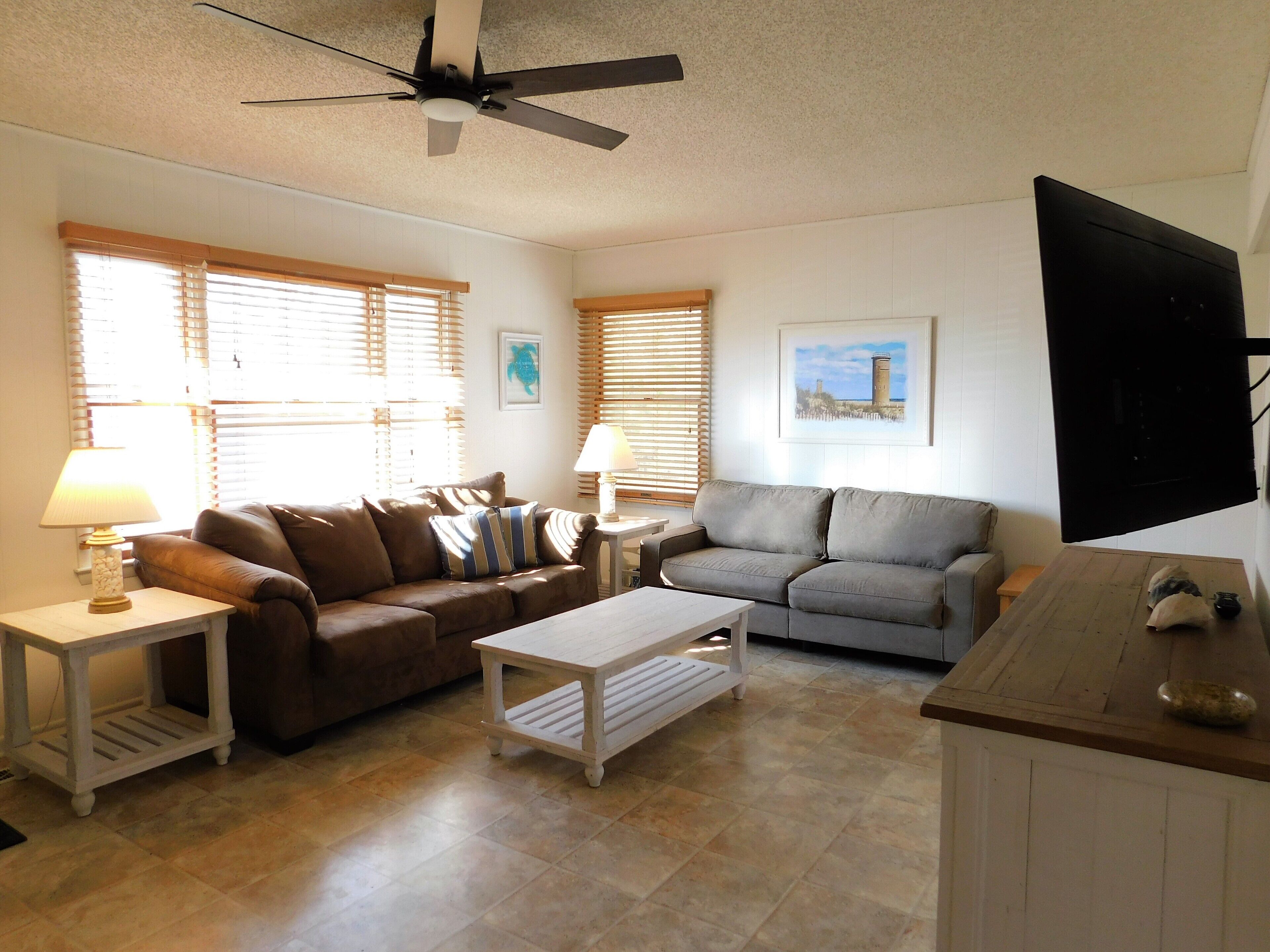 Community amenities. Close to beach. 610BW