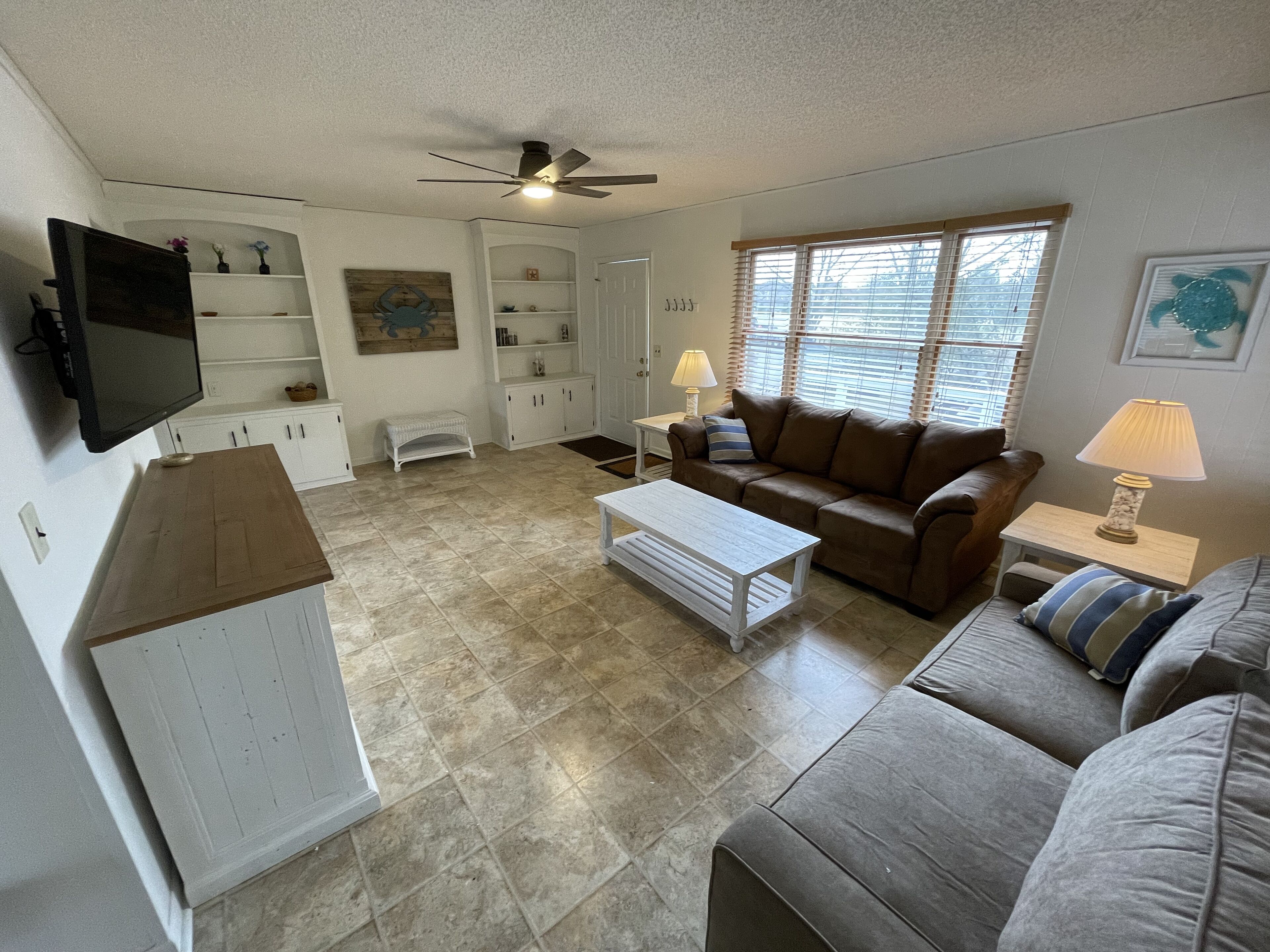 Community amenities. Close to beach. 610BW