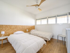 2 bedrooms, WiFi, bed sheets - Bright Apt With Balcony And Sea View (Antibes)
