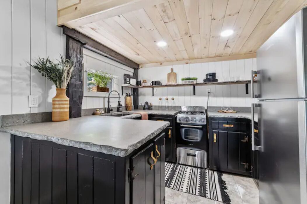 Waterfront Chalet North Pond - Privacy _ MODERN - DOCK and kayaks